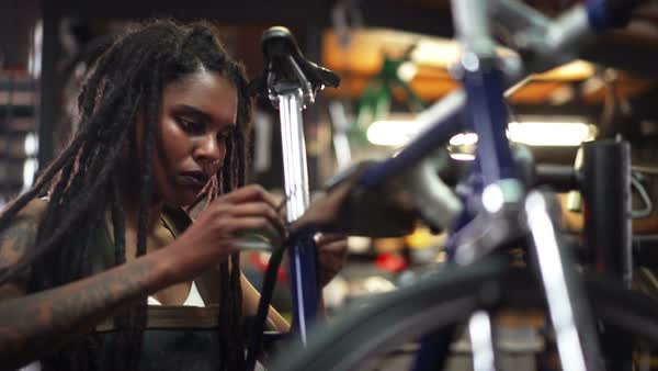 afro-woman-bike-mechanic