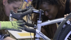 Bike collective hosts free class to give women, transgender and femmes a comfortable place to learn